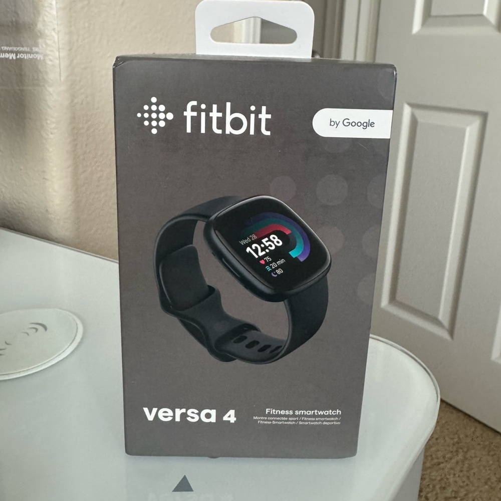 NEW Fitbit Versa 4, 24mm
